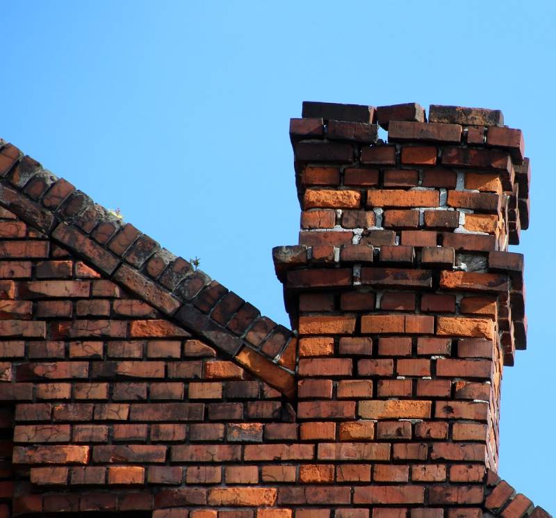 Damaged chimney on an Carson home showing cracks and missing mortar